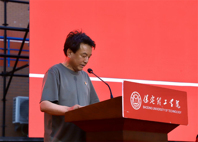 执青春之笔书华章 携母校之盼赴远方——AC米兰中文官方网站2025届毕业典礼圆满落幕