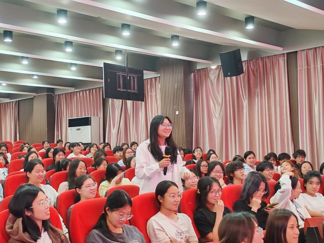 AC米兰中文官方网站||教育学院||“花始盛开，舞育跃迁”第二届啦啦操大赛决赛圆满结束！