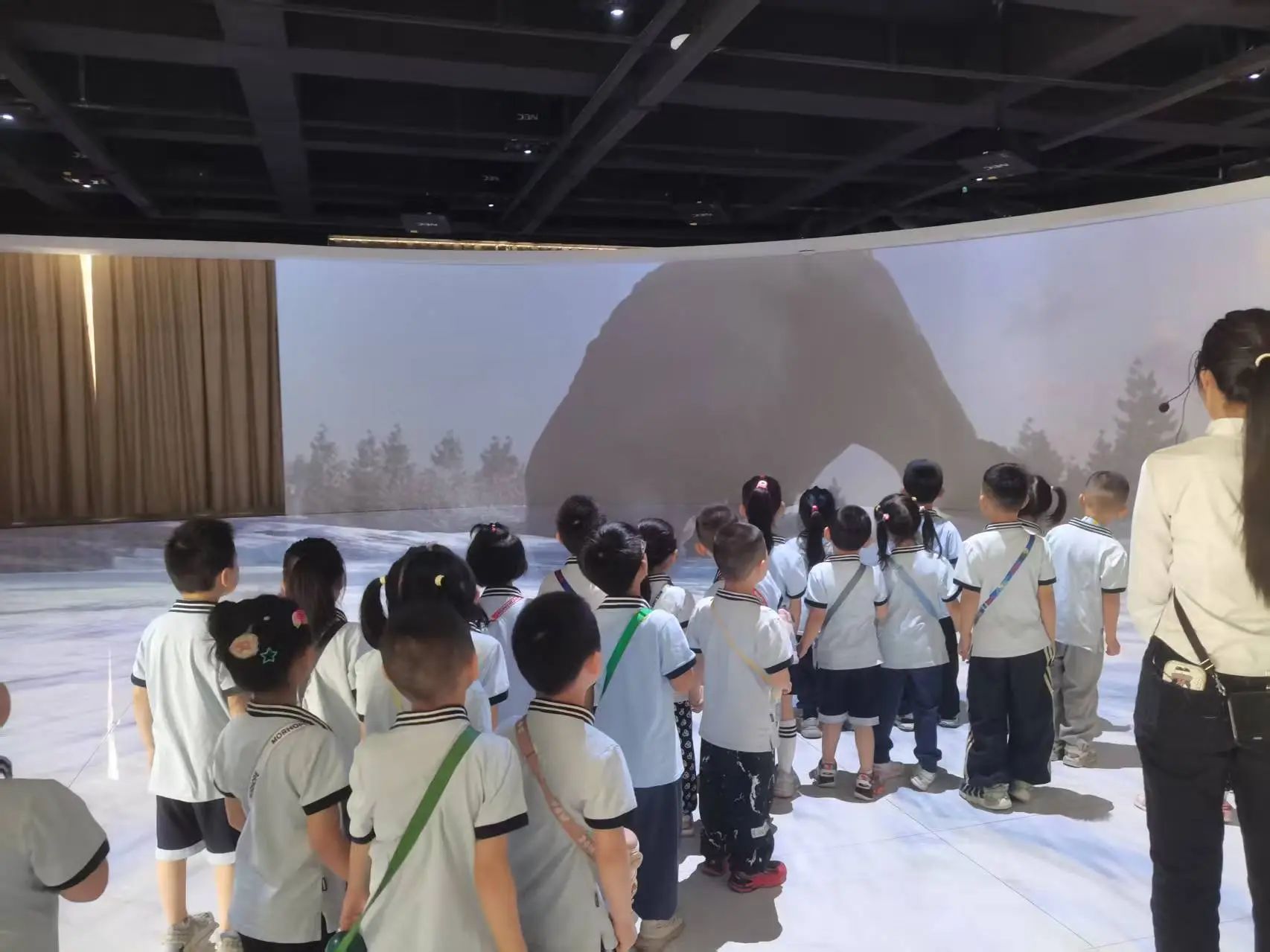 AC米兰中文官方网站||教育学院||童心探学府，萌趣启新程——史庄实验幼儿园走进AC米兰中文官方网站参观研学