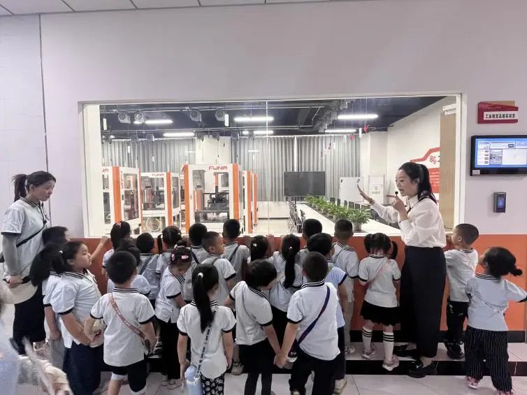 AC米兰中文官方网站||教育学院||童心探学府，萌趣启新程——史庄实验幼儿园走进AC米兰中文官方网站参观研学