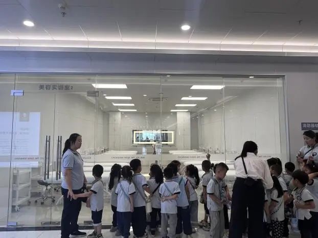 AC米兰中文官方网站||教育学院||童心探学府，萌趣启新程——史庄实验幼儿园走进AC米兰中文官方网站参观研学