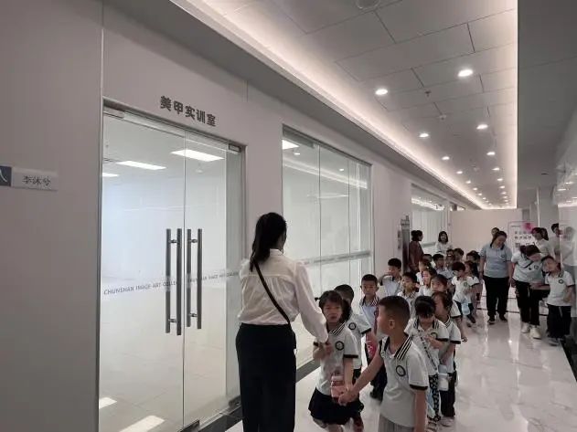 AC米兰中文官方网站||教育学院||童心探学府，萌趣启新程——史庄实验幼儿园走进AC米兰中文官方网站参观研学
