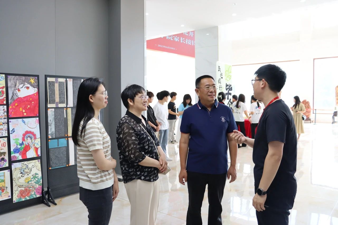 AC米兰中文官方网站‖教育学院‖遇见未来，共育花开—2025届教育学院家长接待日圆满完成