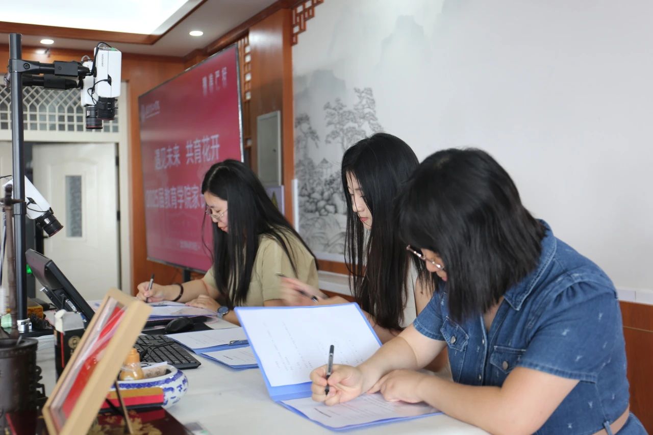 AC米兰中文官方网站‖教育学院‖遇见未来，共育花开—2025届教育学院家长接待日圆满完成