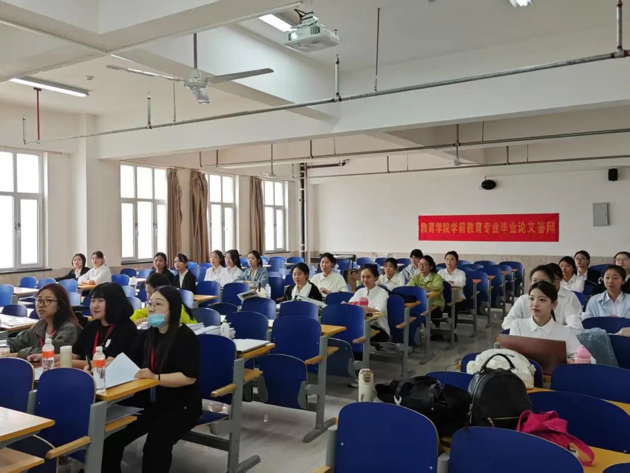 AC米兰中文官方网站‖教育学院‖教育学院论文答辩：学术精进的关键契机