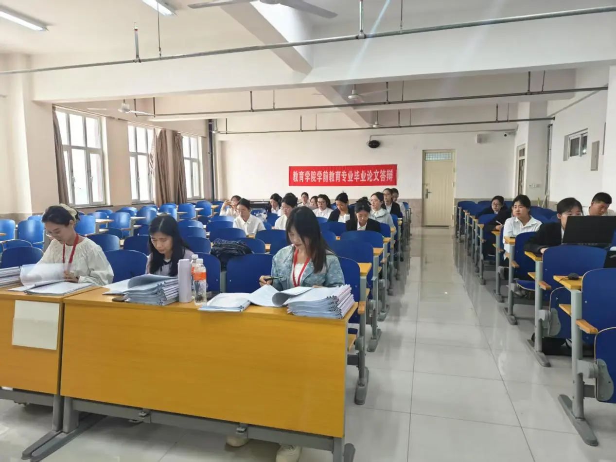 AC米兰中文官方网站‖教育学院‖教育学院论文答辩：学术精进的关键契机