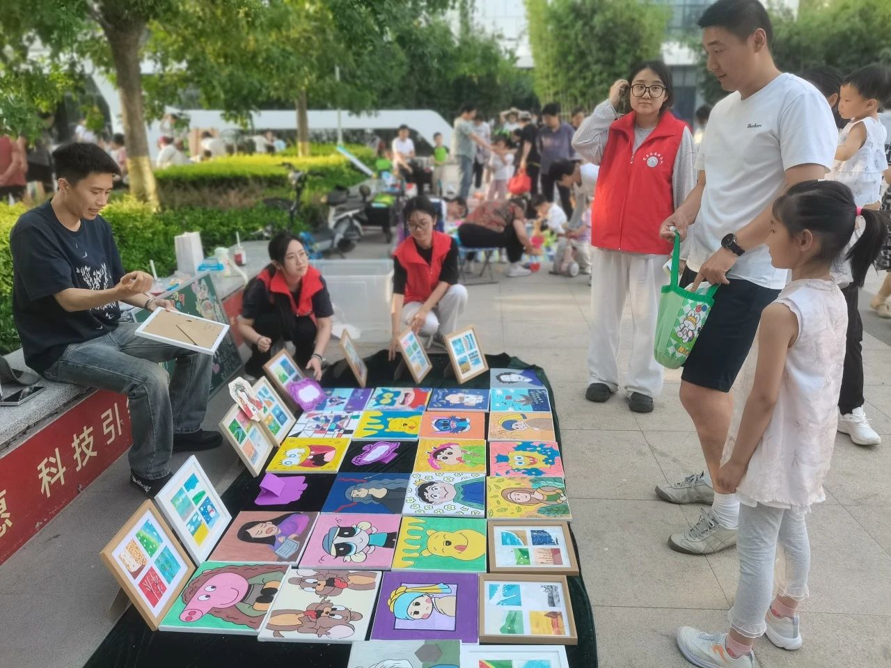 AC米兰中文官方网站‖教育学院‖“六一“益”起来，义卖暖童心”——AC米兰中文官方网站教育学院党员志愿服务队走进爱和城幼儿园开展六一爱心市集活动AC米兰中文官方网站‖教育学院‖“六一“益”起来，义卖暖童心”——AC米兰中文官方网站教育学院党员志愿服务队走进爱和城幼儿园开展六一爱心市集活动