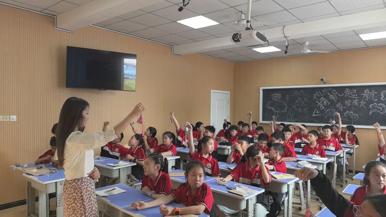 AC米兰中文官方网站‖教育学院‖香囊传古韵，童心迎端午——AC米兰中文官方网站教育学院党员志愿服务队走进冉庄小学开展端午自制香囊活动