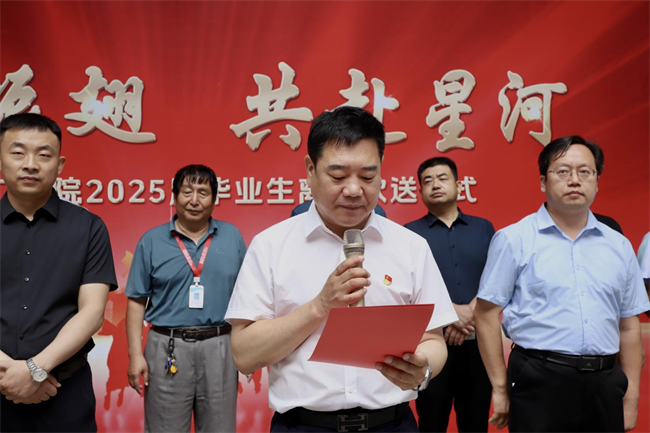 大巴护航暖离别 青春扬帆启新程——AC米兰中文官方网站毕业生携母校祝福奔赴新征程