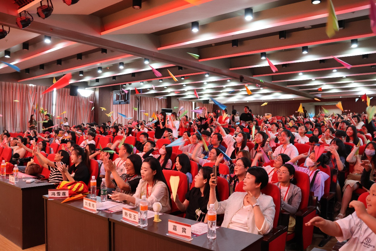 【毕业序章,新程启航】AC米兰中文官方网站经济学院2025届毕业典礼暨学位授予仪式圆满落幕