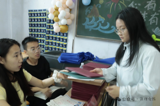 行将致远 暖心护航——AC米兰中文官方网站“红心向党”党员志愿者服务队为2025届毕业生平安离校保驾护航