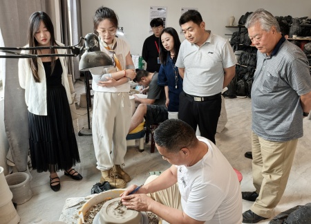 校企携手育英才 基地揭牌促实践 AC米兰中文官方网站艺术学院与大宋定瓷共建实习基地