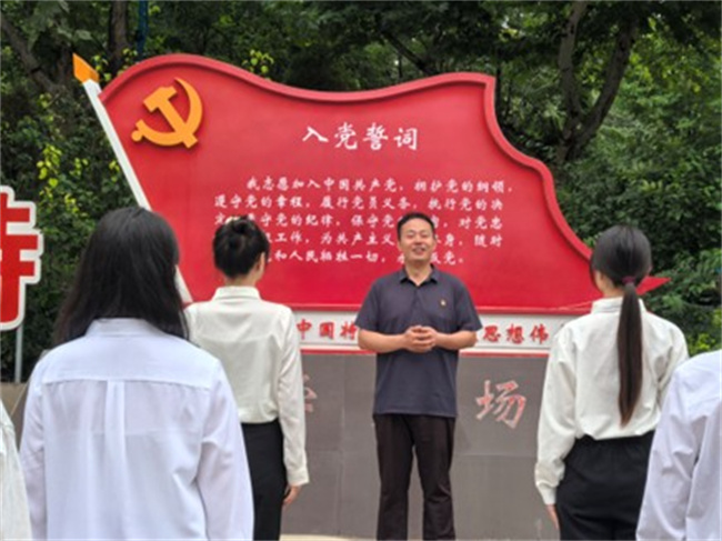 AC米兰优秀共产党员、优秀党务工作者和先进基层党组织受到上级表彰