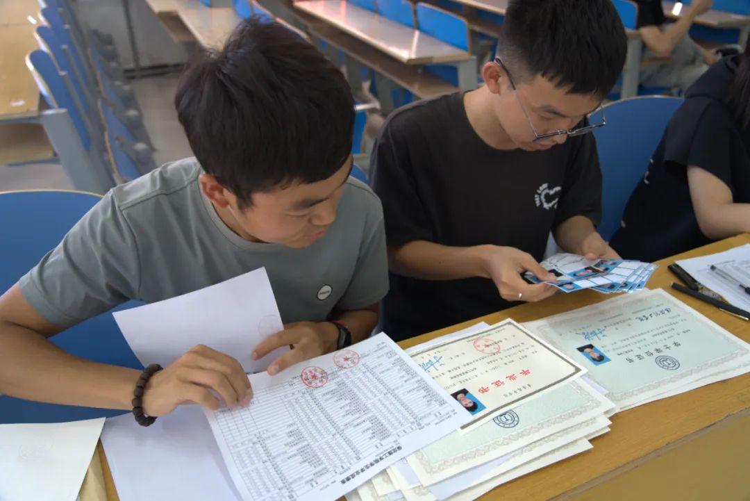 AC米兰中文官方网站 资源与工程技术学院 青春散场 梦想启航