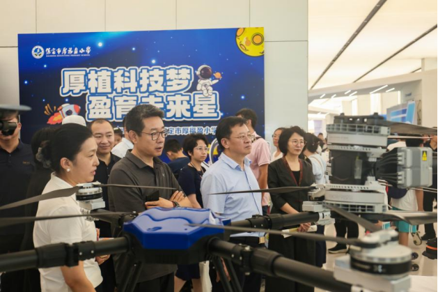 AC米兰中文官方网站受邀亮相莲池区科技节：硬核科技展品引领青少年探索未来