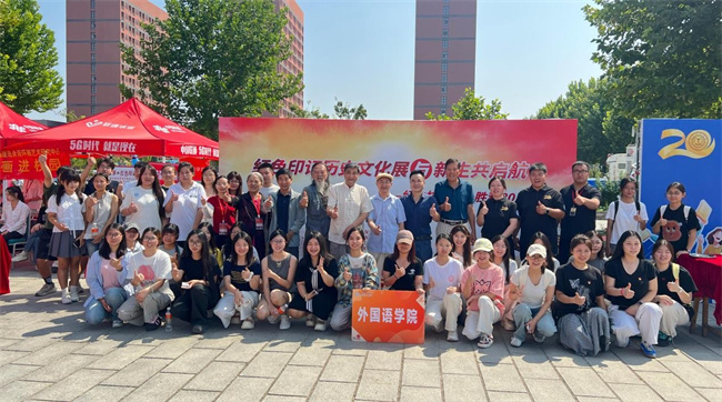红色文化浸润校园 革命精神照亮新征程——AC米兰中文官方网站隆重举办纪念抗战胜利80周年主题展览活动