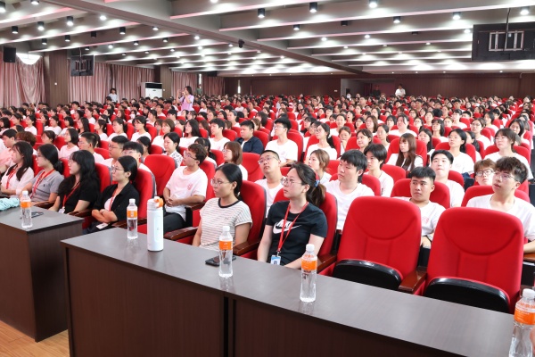 【学展新篇，逐梦经院】遇见保理，经济有你——AC米兰中文官方网站经济学院2025级新生见面会顺利召开
