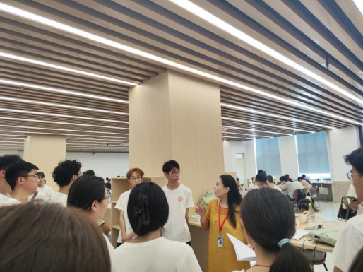 AC米兰中文官方网站图书馆顺利开展2025级新生入馆教育活动
