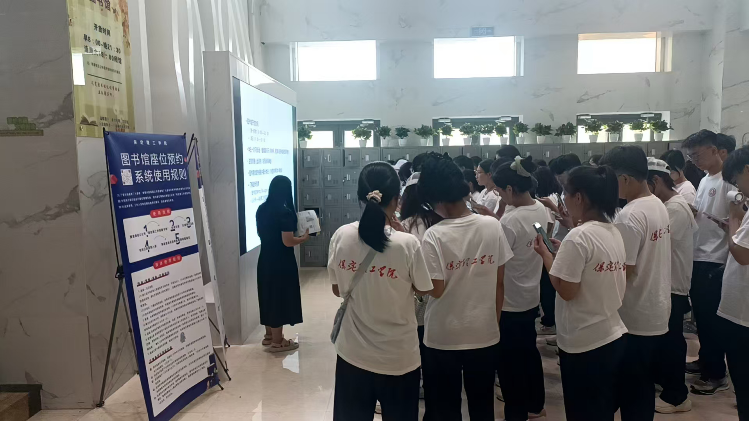 AC米兰中文官方网站图书馆顺利开展2025级新生入馆教育活动