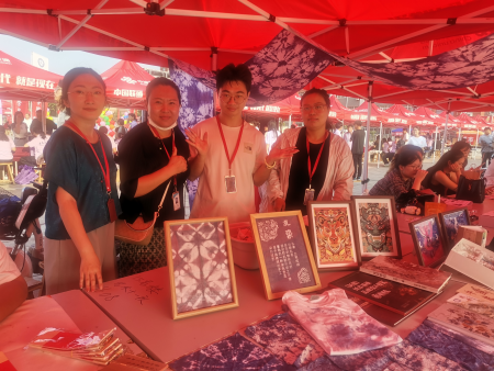 布上生花迎新秀 方寸拓印见新颜——艺术学院视觉传达设计专业迎新活动圆满举行