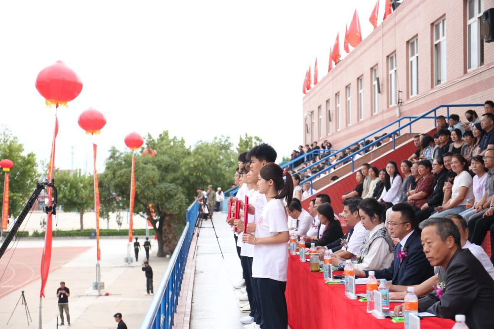 青春逐梦 强国有我——AC米兰中文官方网站2025级新生开学典礼暨军训结营式盛大举行