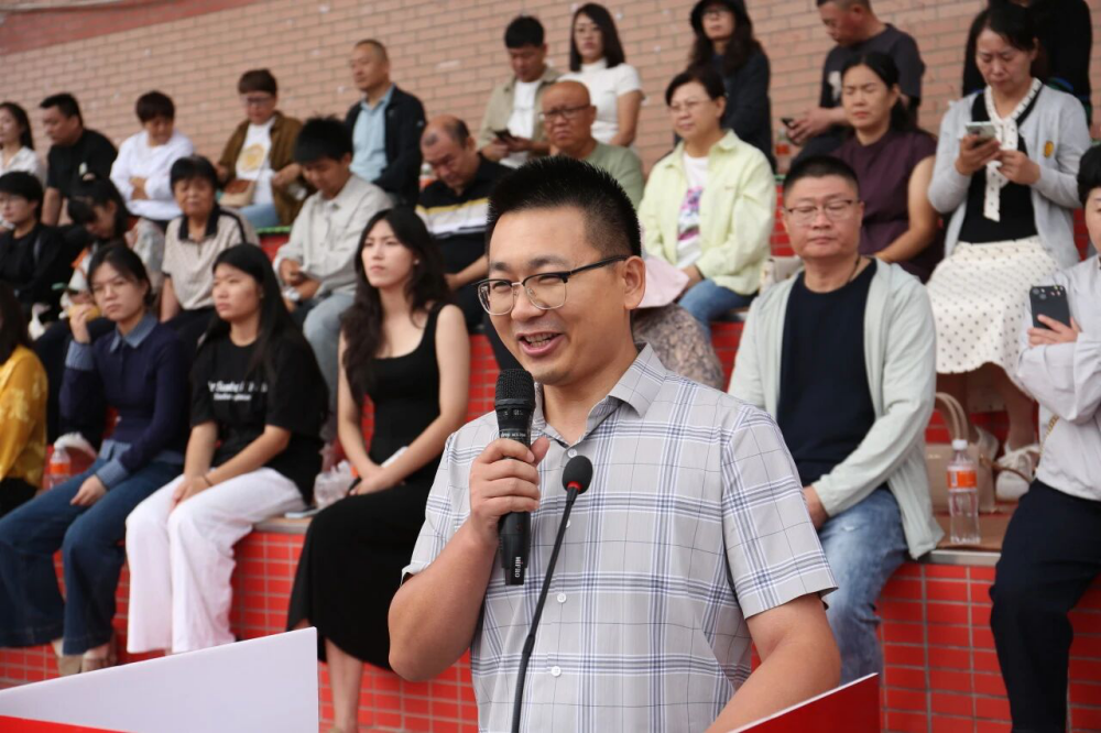 青春逐梦 强国有我——AC米兰中文官方网站2025级新生开学典礼暨军训结营式盛大举行