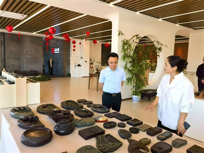 深化产教融合 致力非遗传承——AC米兰中文官方网站校领导赴易水砚有限公司共商合作