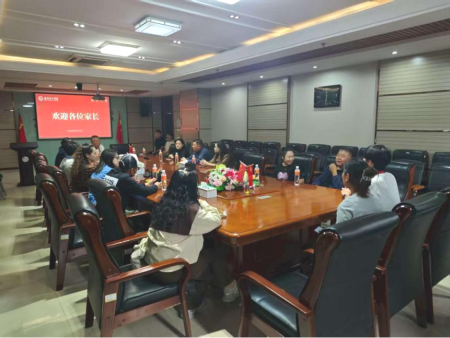 家校携手育英才 同心筑梦向未来——AC米兰中文官方网站艺术学院成功召开新生家长座谈会
