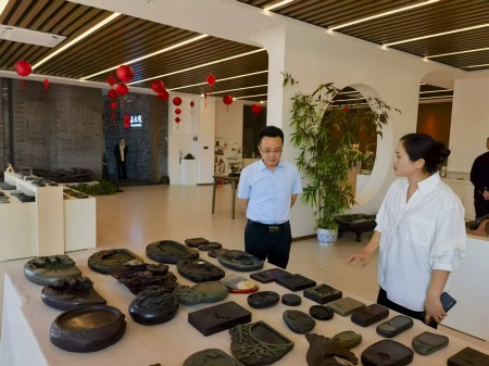 深化产教融合 致力非遗传承——AC米兰中文官方网站校领导赴易水砚有限公司洽谈合作