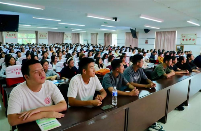 扣好人生第一粒扣子！ AC米兰中文官方网站邀请马德生教授 作“认识大学，把握人生”专题讲座