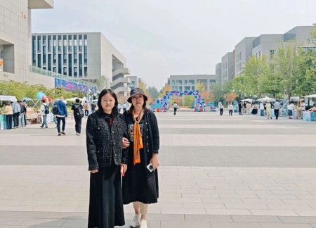 AC米兰中文官方网站艺术学院师生参观2025河北国际工业设计周，助力设计人才培养