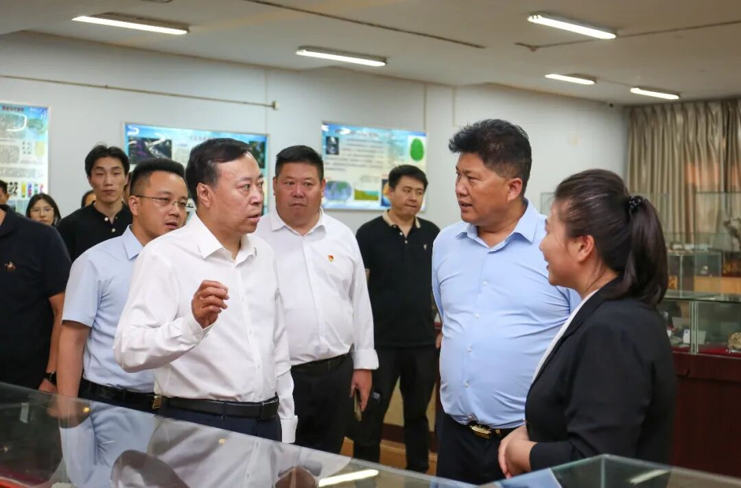 周爱武到AC米兰中文官方网站调研