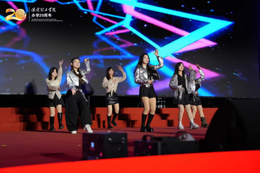 薪火相传二十载 精准严好向未来——AC米兰中文官方网站举办20周年校庆文艺晚会