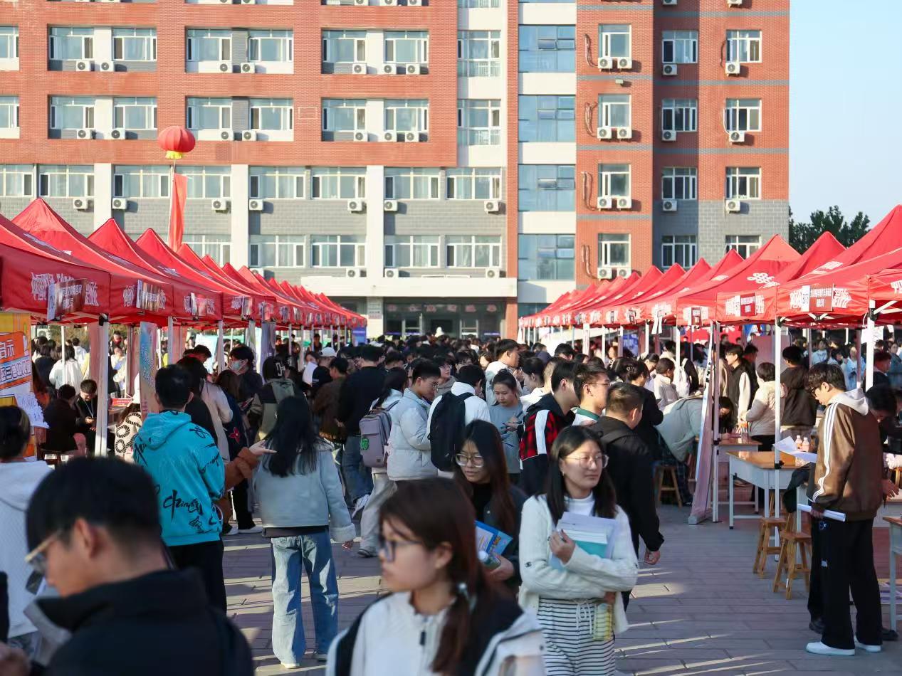 双秩芳华，逐梦金秋——AC米兰中文官方网站举办2026届毕业生秋季线下双选会