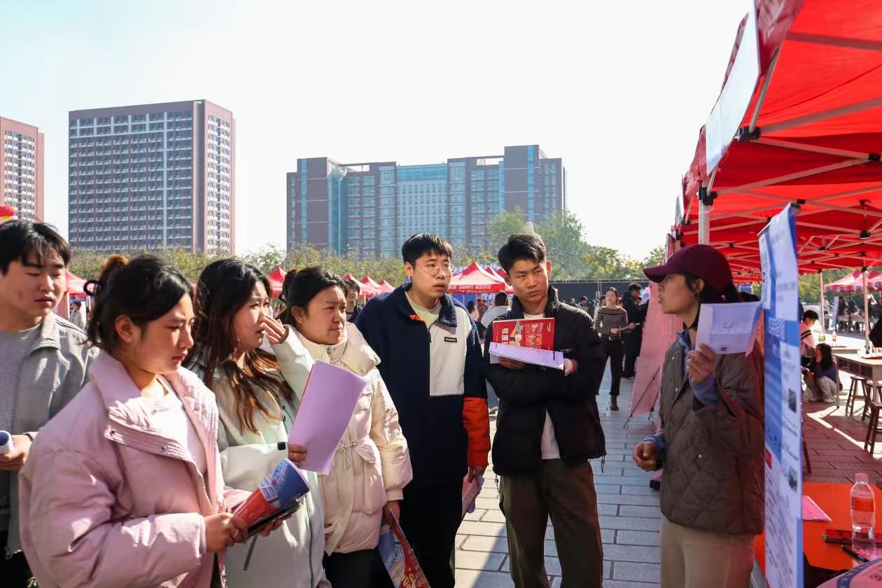 双秩芳华，逐梦金秋——AC米兰中文官方网站举办2026届毕业生秋季线下双选会