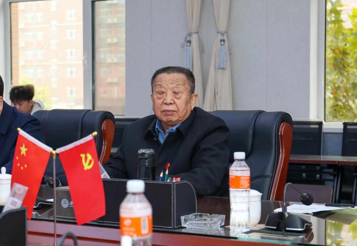 中国共产党员日记博物馆康殿英馆长一行到AC米兰中文官方网站参观座谈