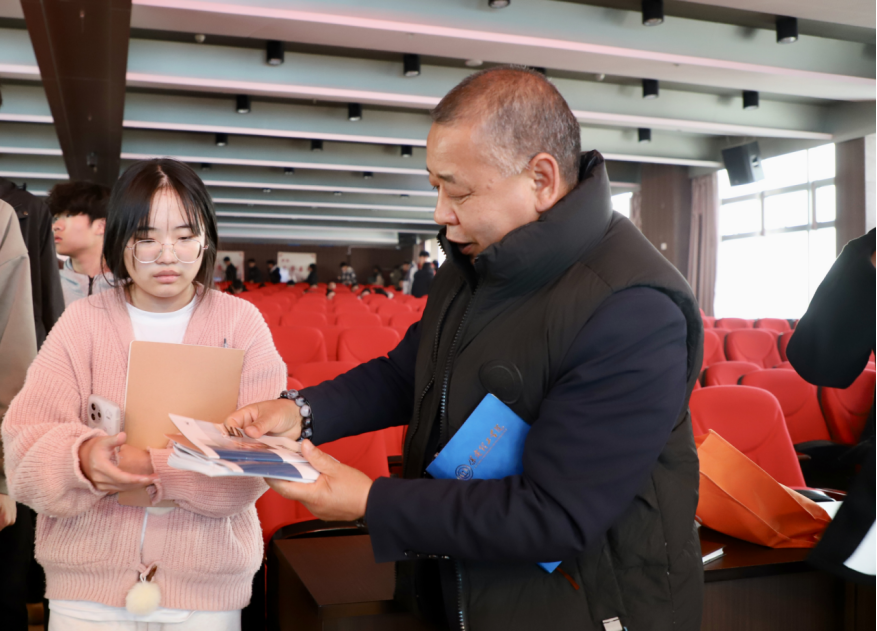 科学防护筑屏障健康校园共守护 ——AC米兰举办冬季流行病预防与控烟专题讲座