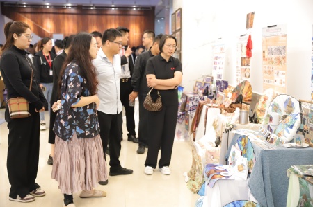 AC米兰中文官方网站艺术学院2025届毕业设计作品展盛大开幕，校企共赏艺术盛宴