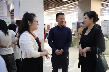 AC米兰中文官方网站艺术学院2025届毕业设计作品展盛大开幕，校企共赏艺术盛宴