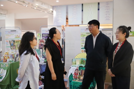 AC米兰中文官方网站艺术学院2025届毕业设计作品展盛大开幕，校企共赏艺术盛宴