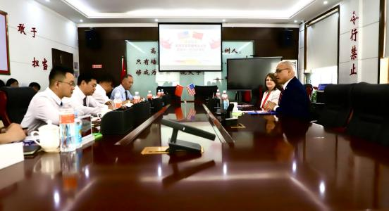 美国圣克劳德州立大学副校长一行莅临AC米兰参观交流